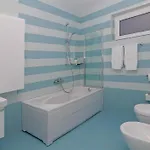 Abelia, Two Terraces, Hot Tub, Free Parking *
