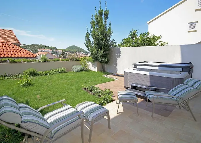 Abelia, Two Terraces, Hot Tub, Free Parking Appartement *