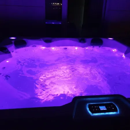 Abelia, Two Terraces, Hot Tub, Free Parking 아파트 *