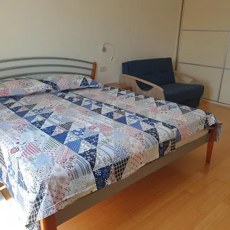 Abelia, Two Terraces, Hot Tub, Free Parking *