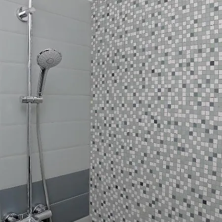 Abelia, Two Terraces, Hot Tub, Free Parking *