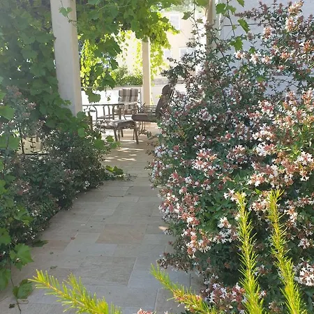 Apartment Abelia, Two Terraces, Hot Tub, Free Parking *