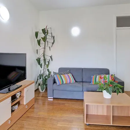 Abelia, Two Terraces, Hot Tub, Free Parking Apartment