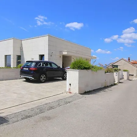 Abelia, Two Terraces, Hot Tub, Free Parking Apartment