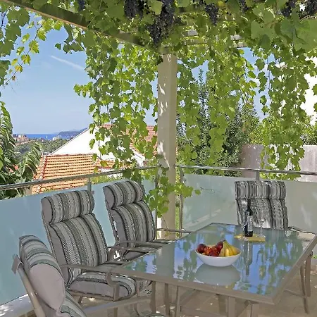 Abelia, Two Terraces, Hot Tub, Free Parking Apartment *