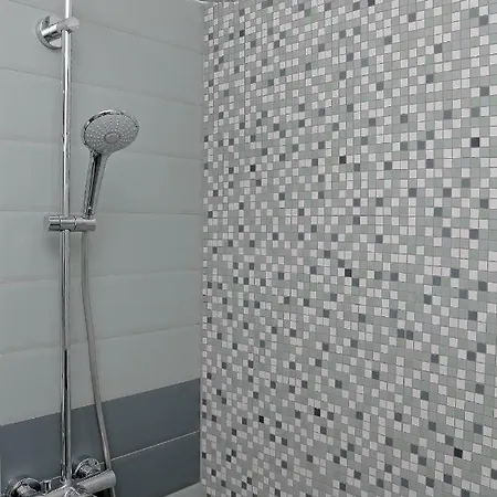 Abelia, Two Terraces, Hot Tub, Free Parking Apartment