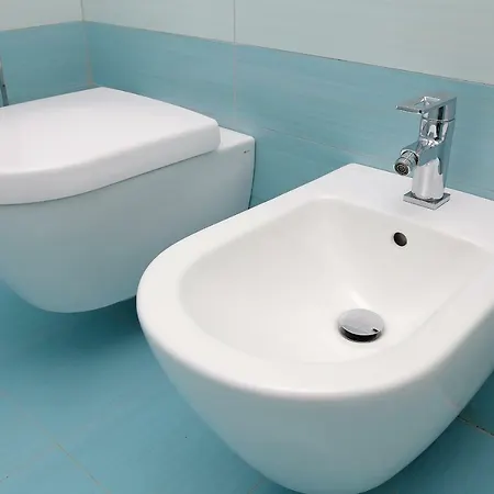 Abelia, Two Terraces, Hot Tub, Free Parking Apartment *