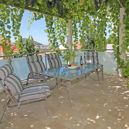 Apartment Abelia, Two Terraces, Hot Tub, Free Parking