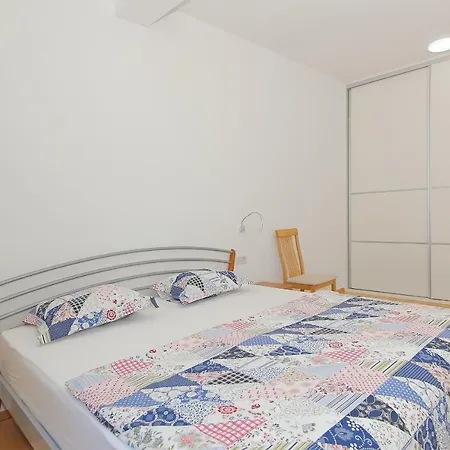 Abelia, Two Terraces, Hot Tub, Free Parking Apartment