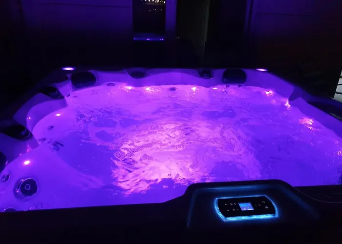 Abelia, Two Terraces, Hot Tub, Free Parking Apartmán *