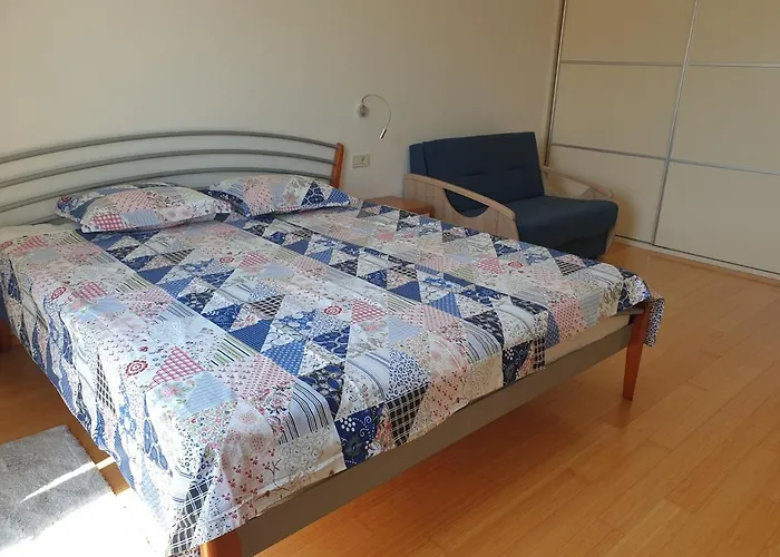 Abelia, Two Terraces, Hot Tub, Free Parking *