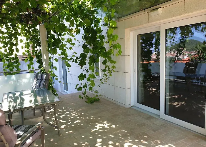 Апартаменты Abelia, Two Terraces, Hot Tub, Free Parking Дубровник