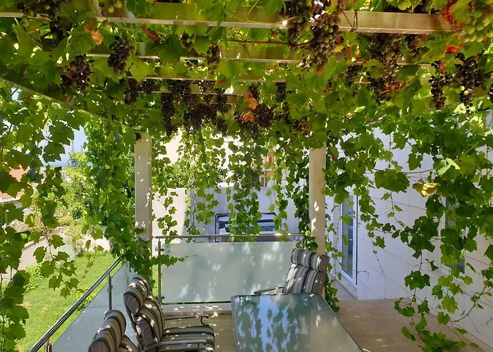 Apartment Abelia, Two Terraces, Hot Tub, Free Parking