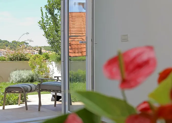 Abelia, Two Terraces, Hot Tub, Free Parking Apartment