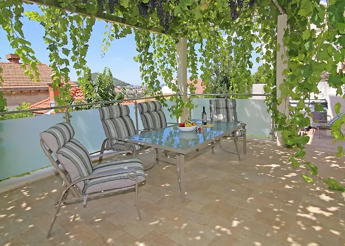 Apartment Abelia, Two Terraces, Hot Tub, Free Parking