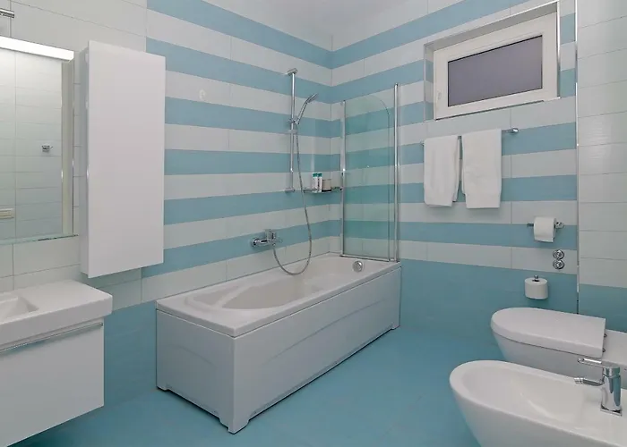 Abelia, Two Terraces, Hot Tub, Free Parking Дубровник