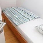 Abelia, Two Terraces, Hot Tub, Free Parking شقة *